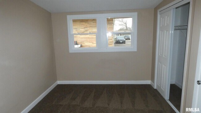 Building Photo - 2703 Pine St