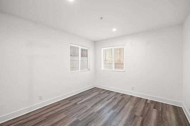 Building Photo - 161 Avenida Florencia