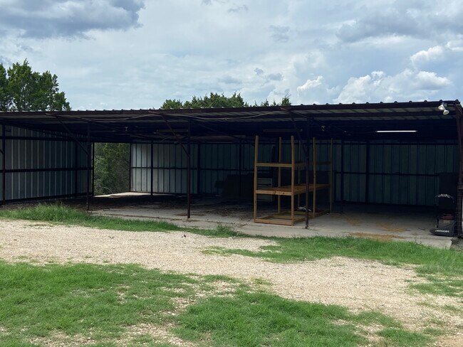 Building Photo - 1331 Hinch Dr