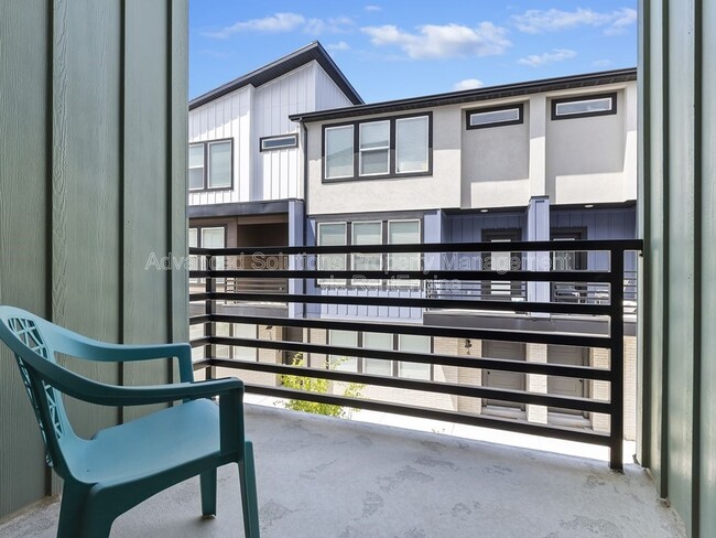 Building Photo - 142 Amboise Ct