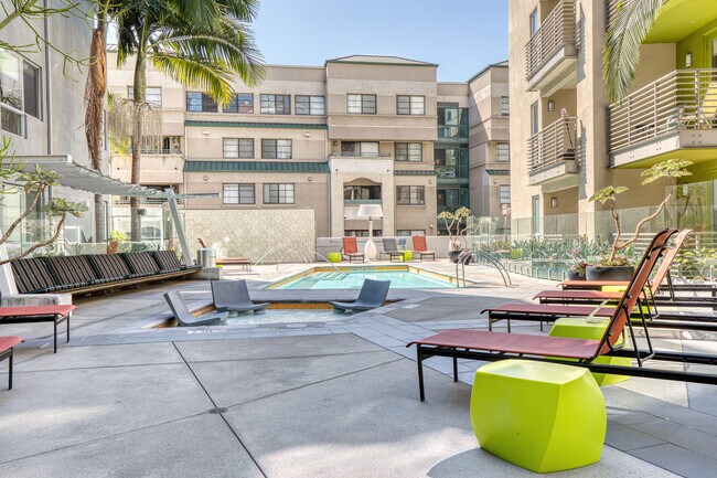 Building Photo - 200 S Los Angeles St