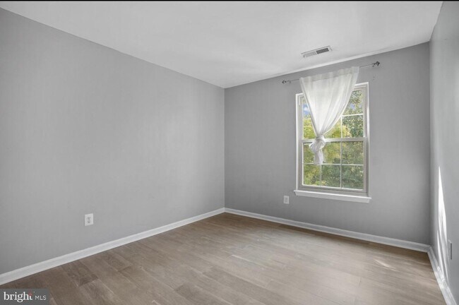 Building Photo - 4 Cedar Valley Pl