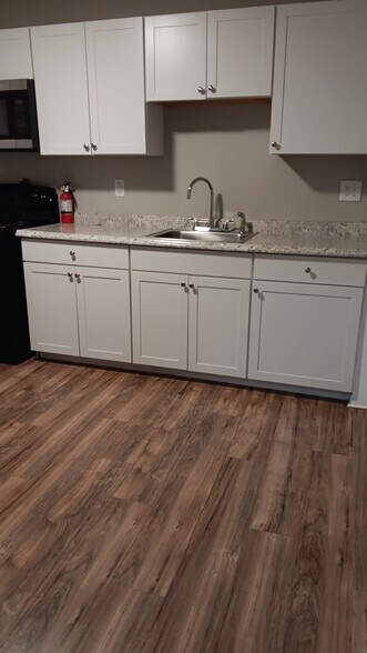 Building Photo - 633 Haverhill St