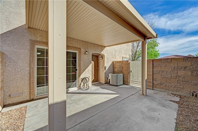 Building Photo - 1602 Coyote Run Dr