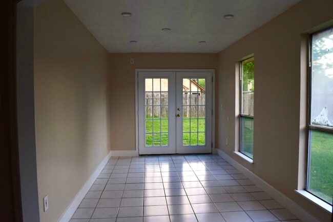 Building Photo - 15511 Scenic Haven Dr