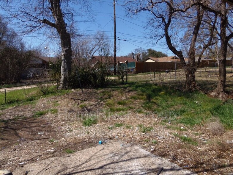 Building Photo - 311 Rita Dr