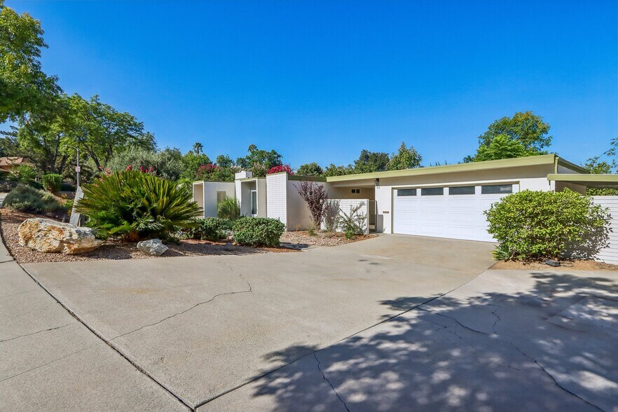 Building Photo - 1184 Lyndhurst Dr