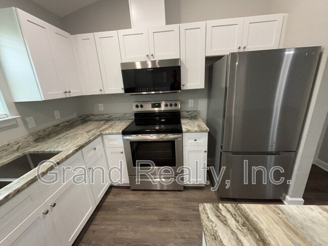 Building Photo - 4010 Roxies Ln