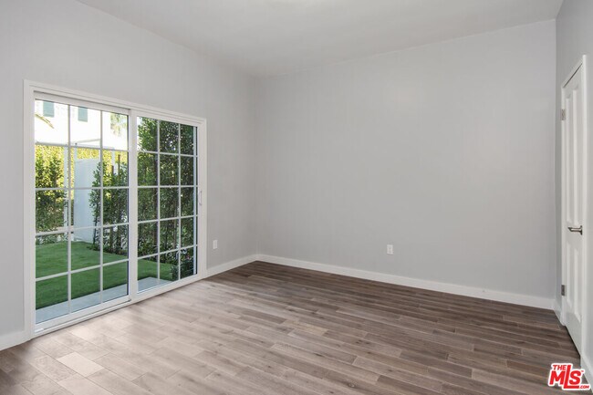 Building Photo - 111 S Harper Ave