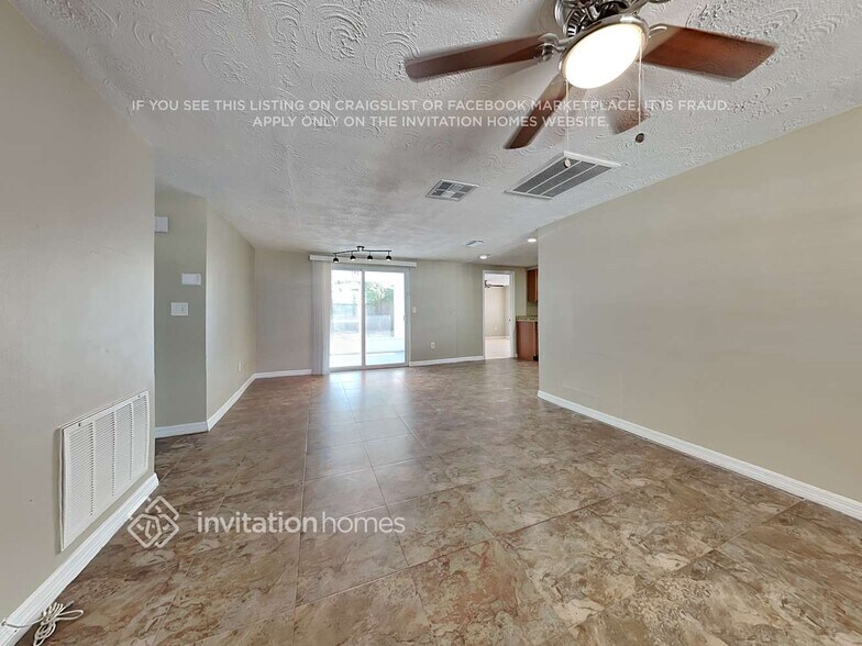 Building Photo - 3402 Eisenhower Dr