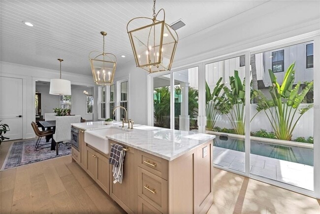 Building Photo - 321 12th Ave NE