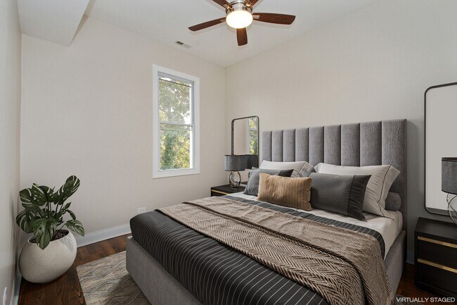 Building Photo - 1545 N Claremont Ave