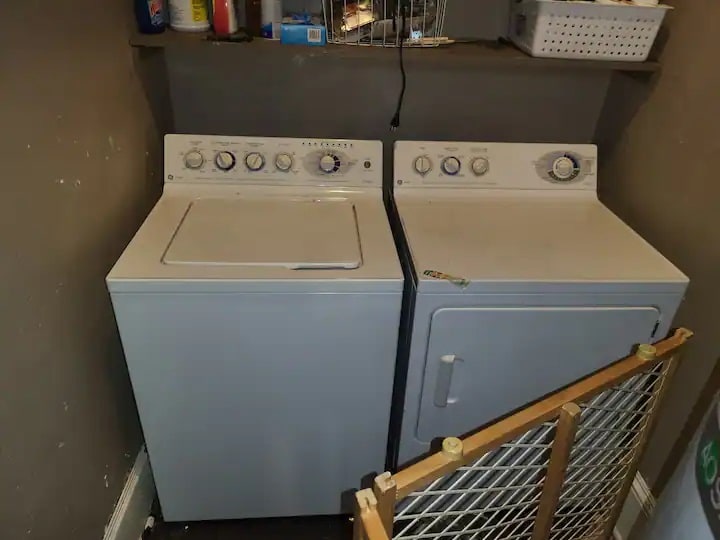 Building Photo - 200 Clisby Plz