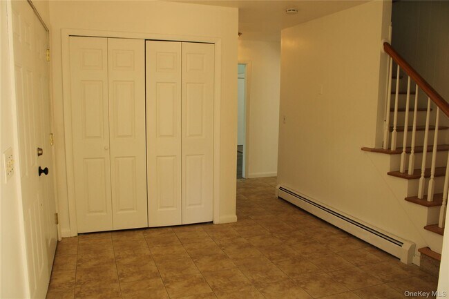 Building Photo - 8 Tanglewood Dr
