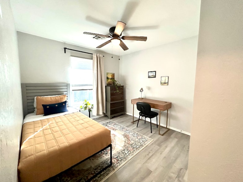 Building Photo - 2308 Heatherfield Ln