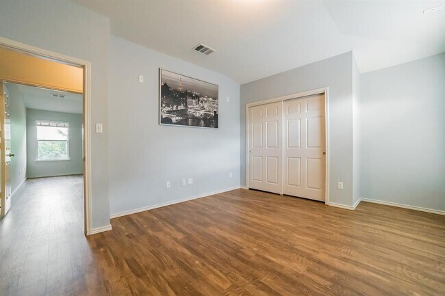Building Photo - 504 Fort Thomas Pl