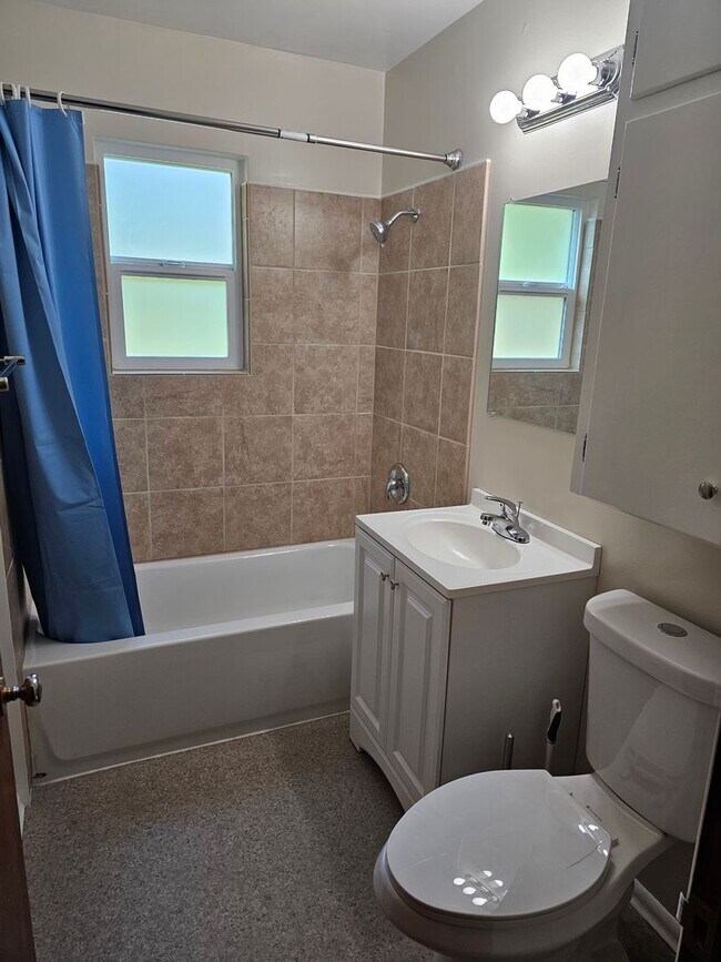 Building Photo - West hill Auburn - Darling 3 bed 1 bath ra...