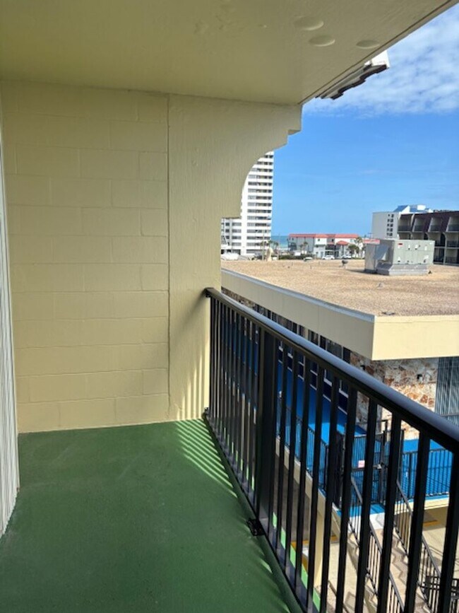 Building Photo - Amazing Community - HIDDEN GEM! Live Across Daytona Beach Inc Water, Internet & Cable ASK ABOUT O...