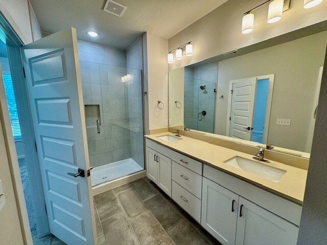 Building Photo - 3909 SW Pecan Cir