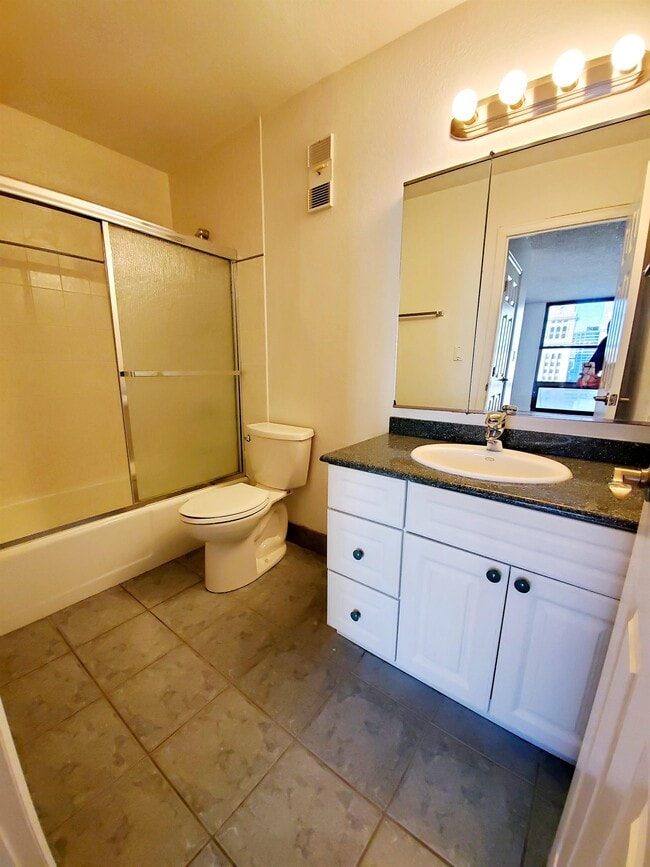 Building Photo - 1625 Larimer St