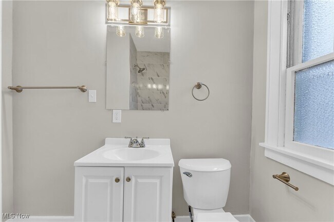 Building Photo - 1530 E 214th St