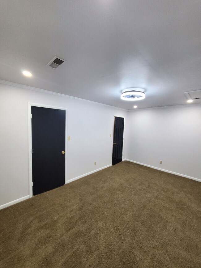 Guest bedroom - 909 Ellis St