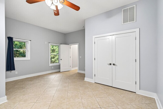 Building Photo - Lower Level Basement Apartment- Black Mountain