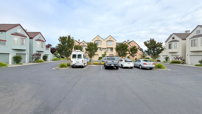 Building Photo - 8 Eclipse Ct