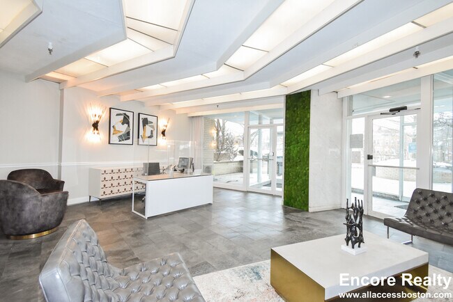 Building Photo - 1530 Beacon St