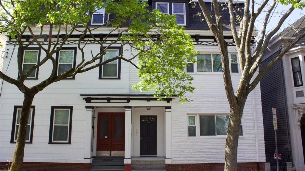 Building Photo - 114 Thorndike St