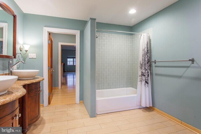 Building Photo - 4436 Sansom St