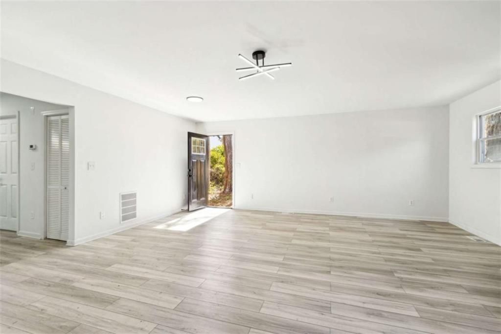 Building Photo - 597 Paper Mill Rd