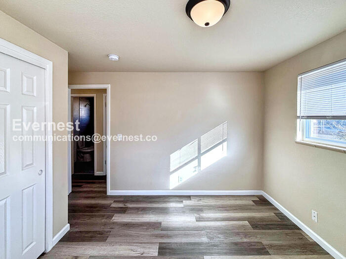 Building Photo - 1345 Xanadu St