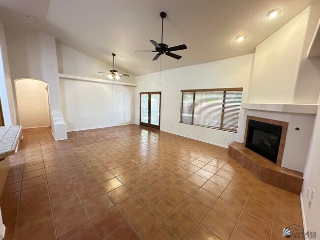 Building Photo - 3064 S 47th Ave