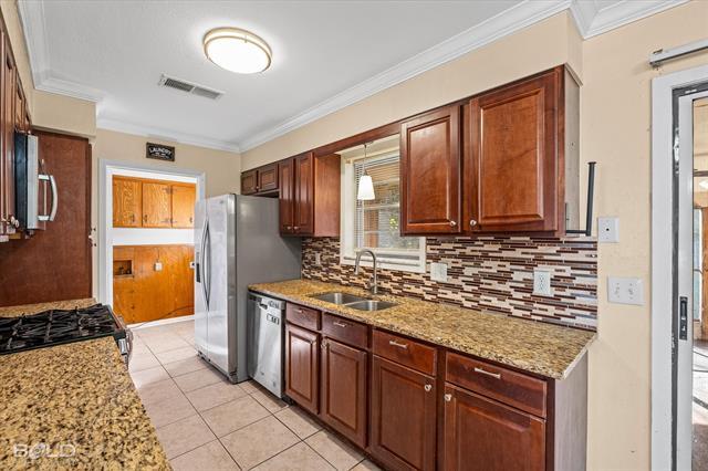 Building Photo - 2710 Higgins Dr