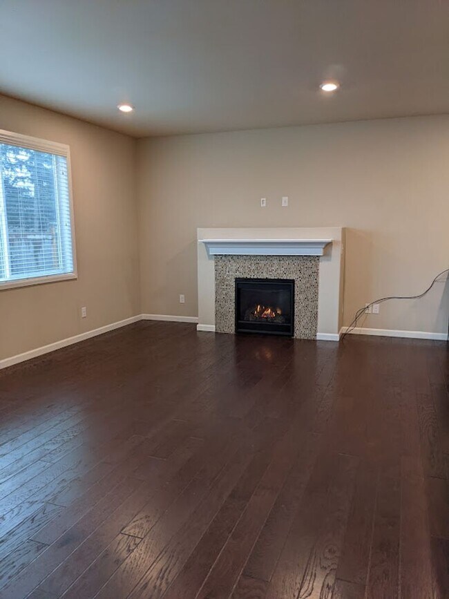 Building Photo - Northshore, Bothell, Millcreek 4 bedroom Home Special offer!