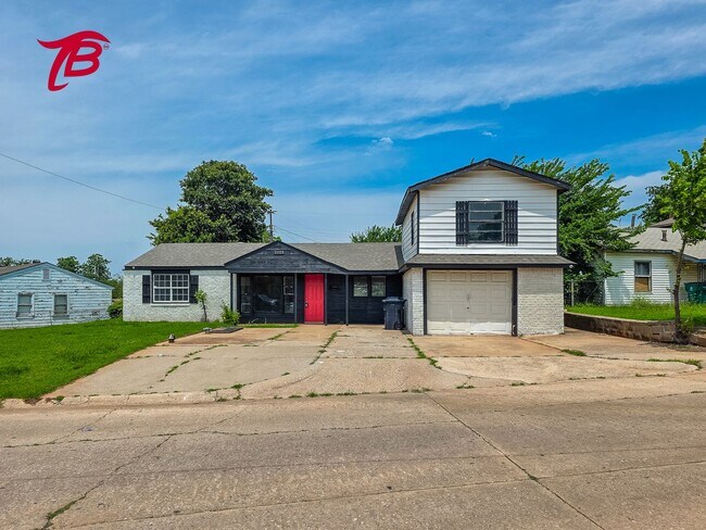 Building Photo - Spacious Split-Level 4-Bedroom Home with T...