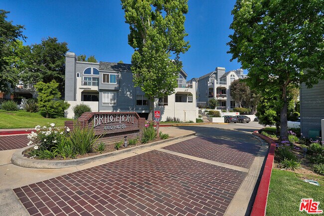 Building Photo - 4643 E 4th St