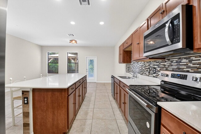 Building Photo - 2833 Troubadour St