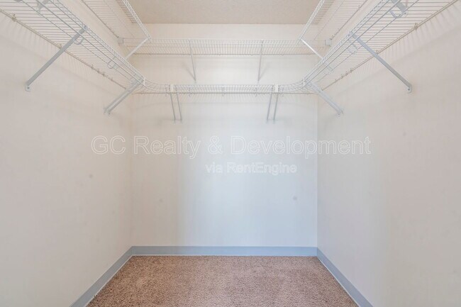 Building Photo - 1720 Maple Ave