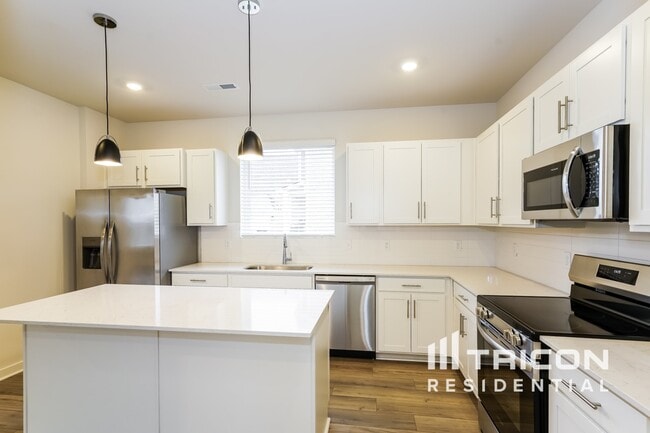 Building Photo - 6406 Lake Run Ct