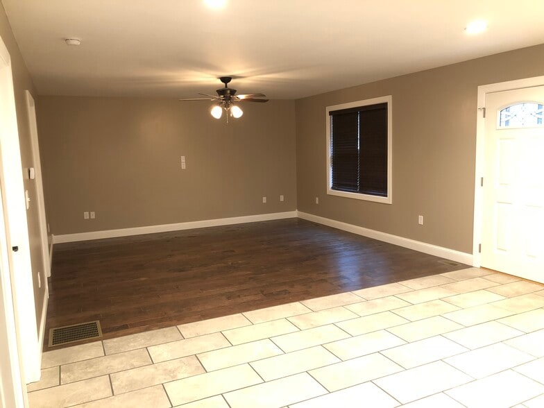 Building Photo - 292 Preston Road APT 2