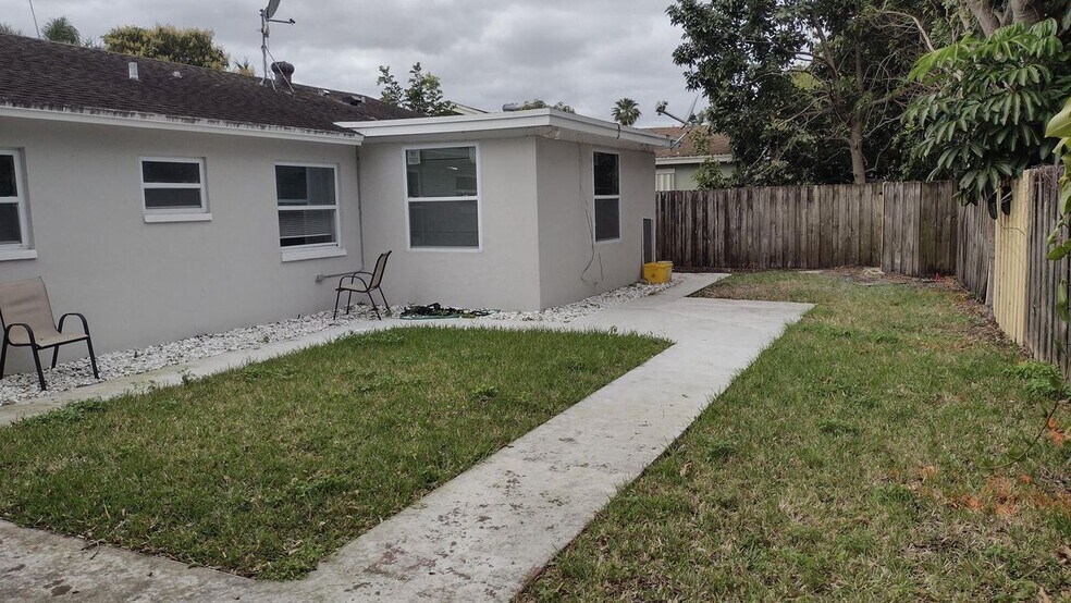 Building Photo - 22682 SW 65th Terrace