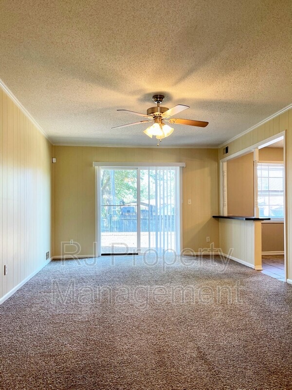 Building Photo - 3235 Foxgate Dr