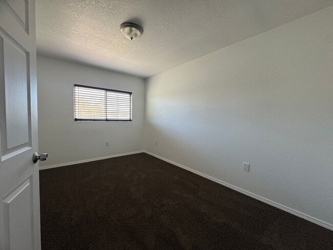 Building Photo - 516 E Reed St