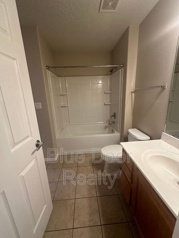 Building Photo - 8023 Sierra Altos Pl NW