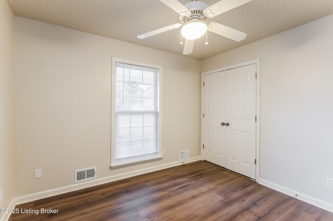 Building Photo - 277 Drake Dr