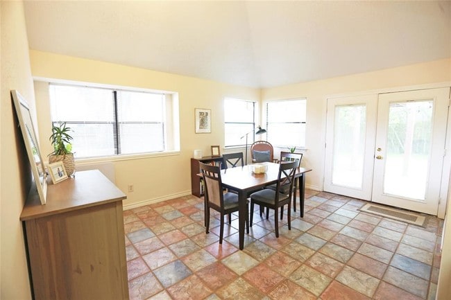 Building Photo - 1018 Margate Ct