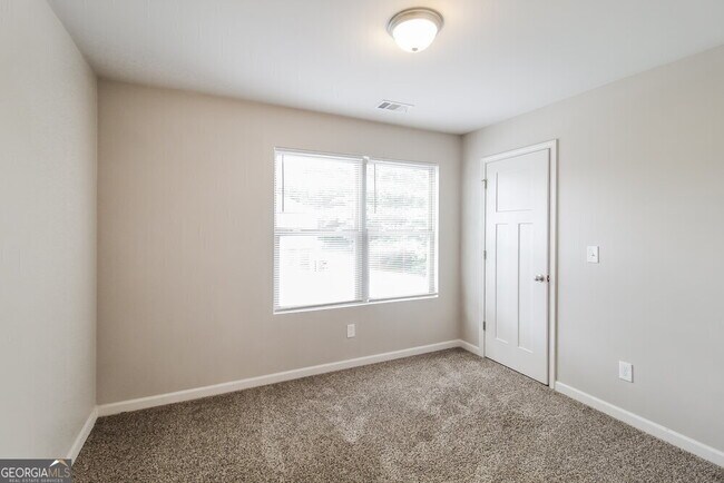 Building Photo - 5195 Tew Ln SW