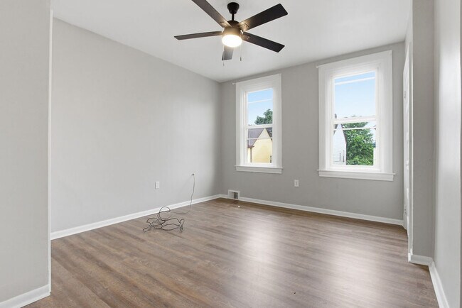 Building Photo - 29 E Orchard Ave